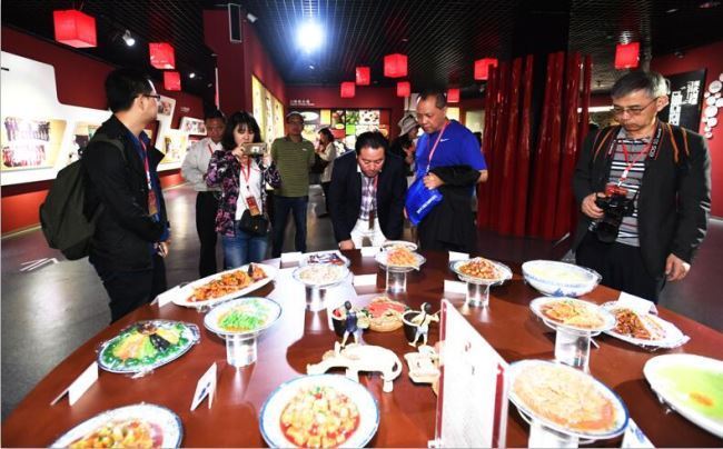 2017海外华文媒体美丽四川行走进郫都 ——叹菁蓉镇崛起 品郫县豆瓣川菜魂