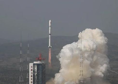 中国成功发射环境减灾二号A、B卫星 