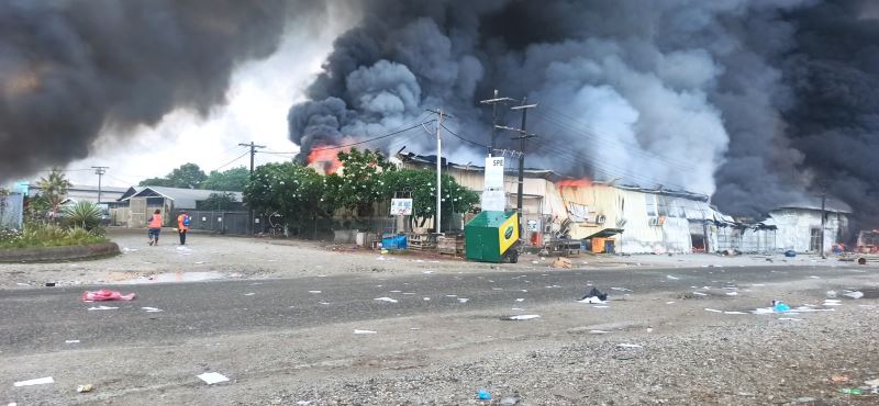 所罗门群岛首都发生了游行示威，当地华人商铺遭袭