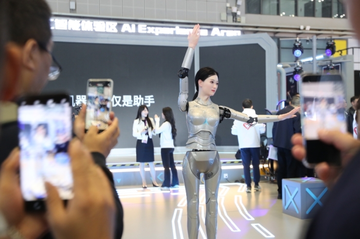 王一鸣：中国正前所未有地步入科技革命前沿地带