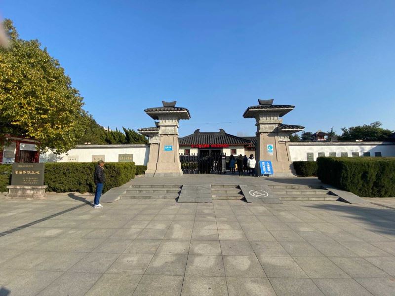 2021海外华文媒体高层安徽行走进安徽朱然墓 观摩三国名将旧址 感受历史人物风采
