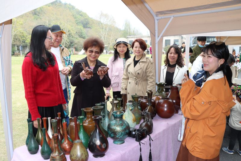 华媒探访创艺小镇 体验亚运会高尔夫赛场