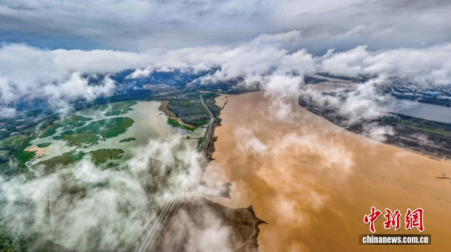 山西平陆：黄河岸畔云海翻涌