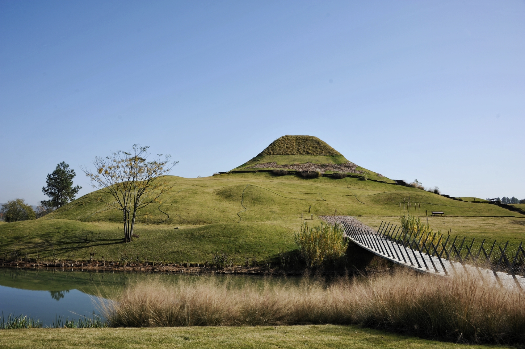 穿越2500年的烟火气！海外媒体探秘安吉古城考古遗址公园