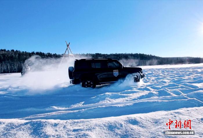 -40.5℃也阻挡不了游客兴安林海体验“美丽冻人”