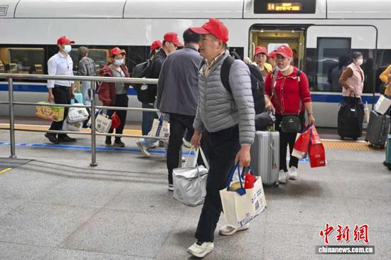 务工人员返粤 首趟省级返岗专列抵达广州