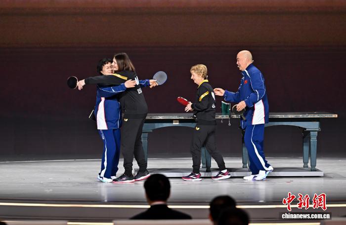 中美“乒乓外交”亲历者北京故地同台挥拍