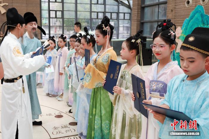“诗咏长安”青少年对诗诵读主题活动西安举行