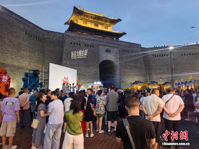 千年历史“装进”市集 山西大同激活古城新“夜”态